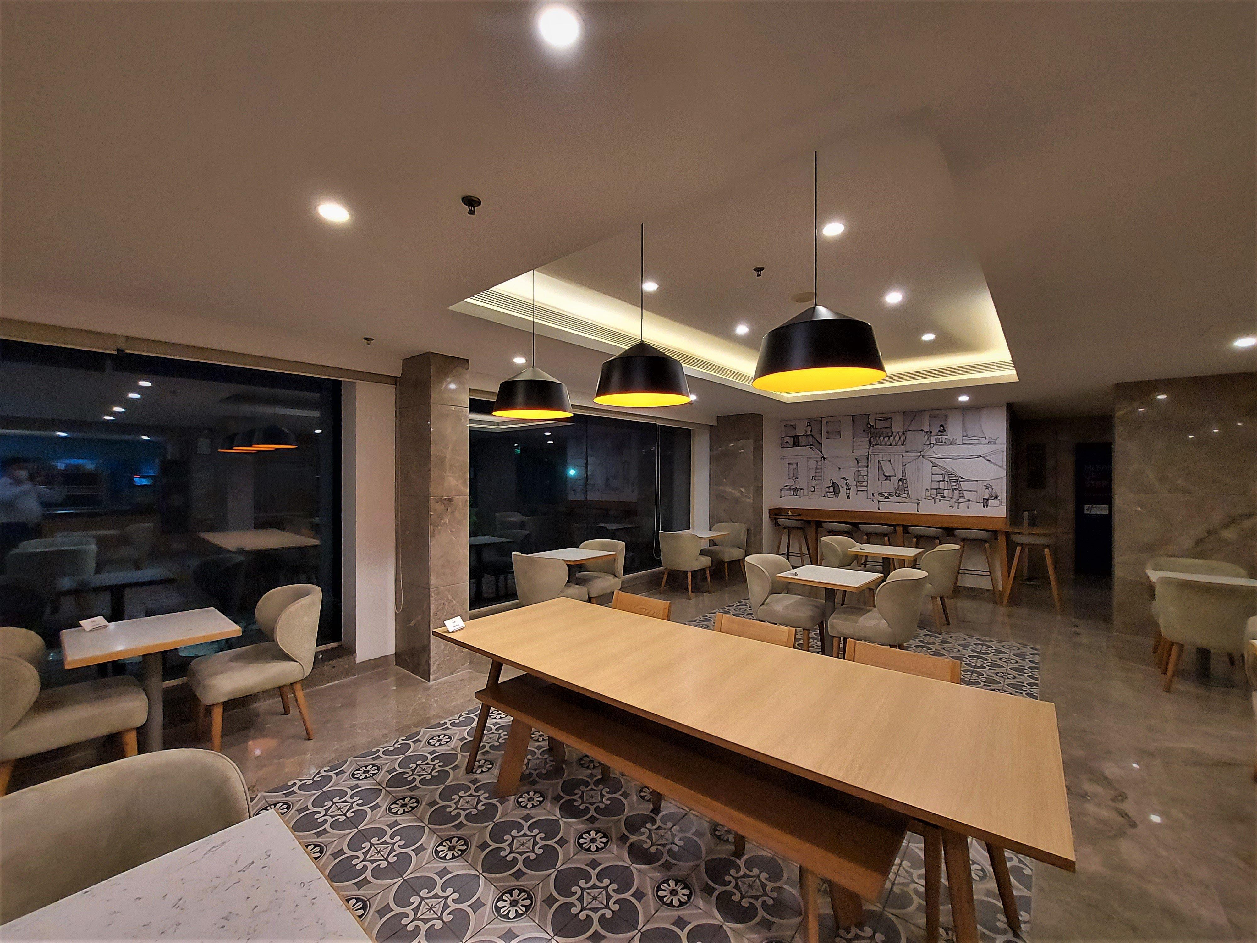Holiday Inn Express Ahmedabad Prahlad Nagar By Ihg Esterno foto