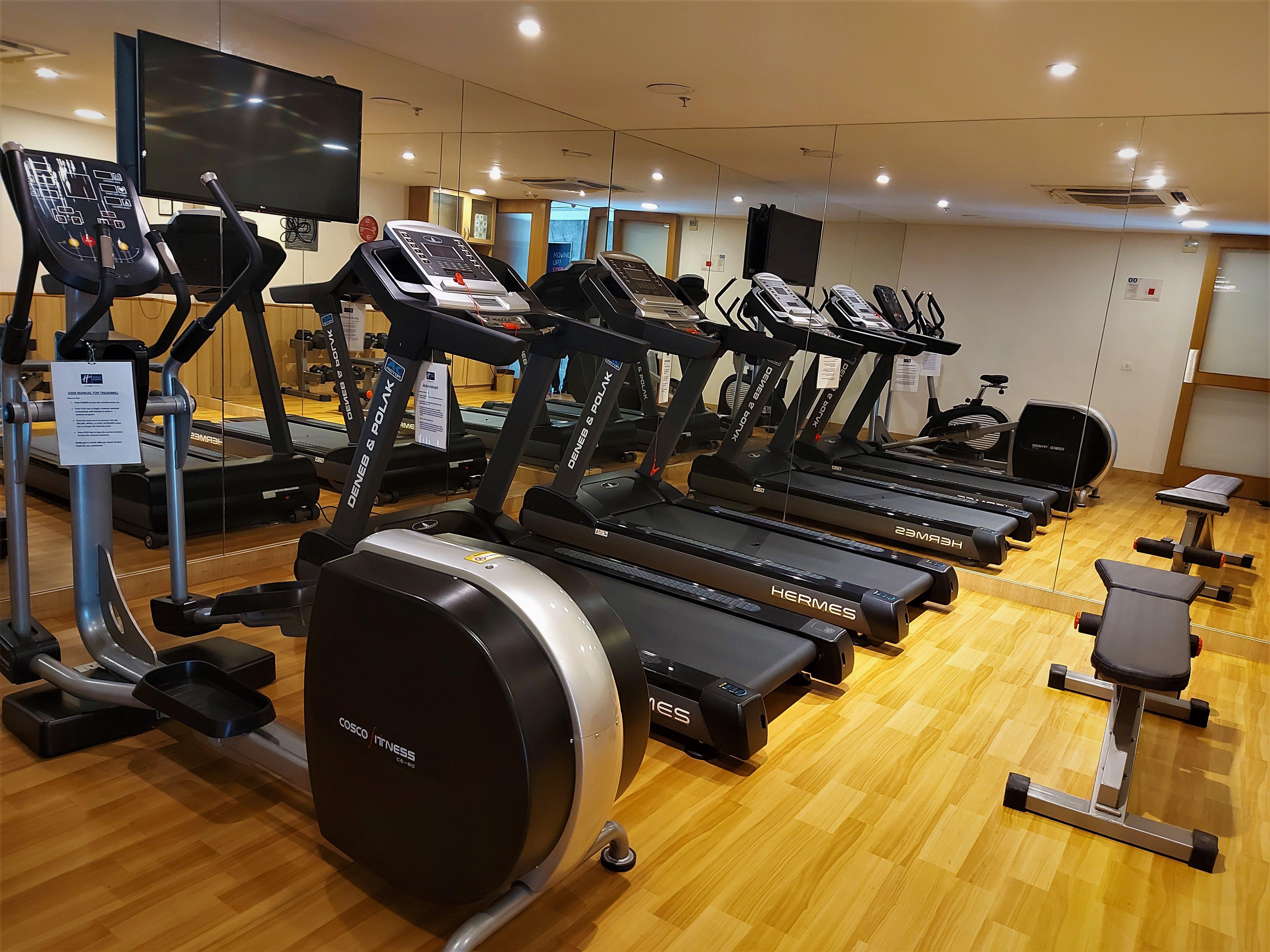 Holiday Inn Express Ahmedabad Prahlad Nagar By Ihg Esterno foto