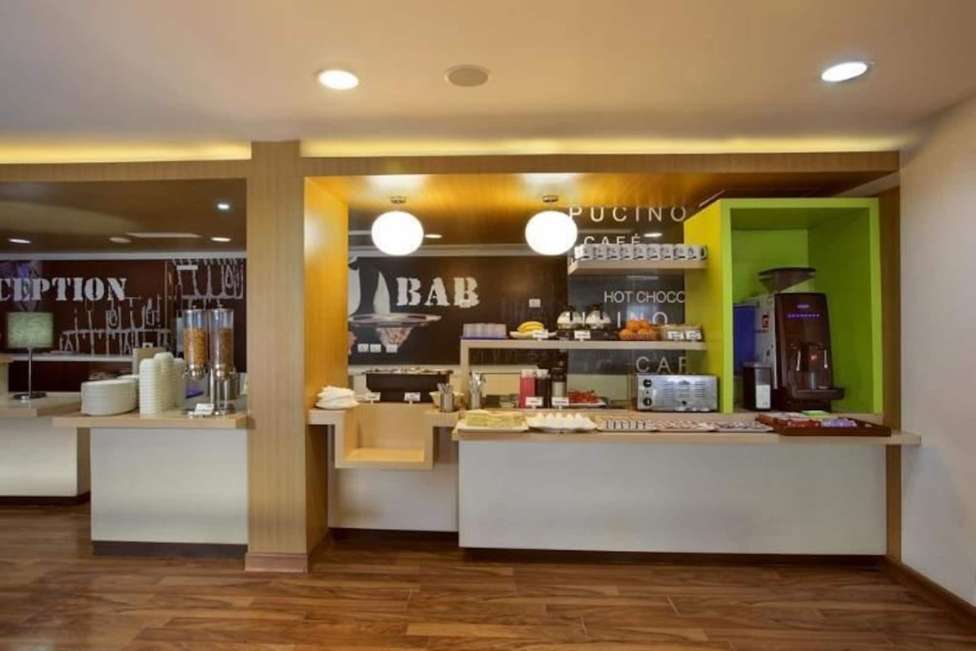 Holiday Inn Express Ahmedabad Prahlad Nagar By Ihg Esterno foto