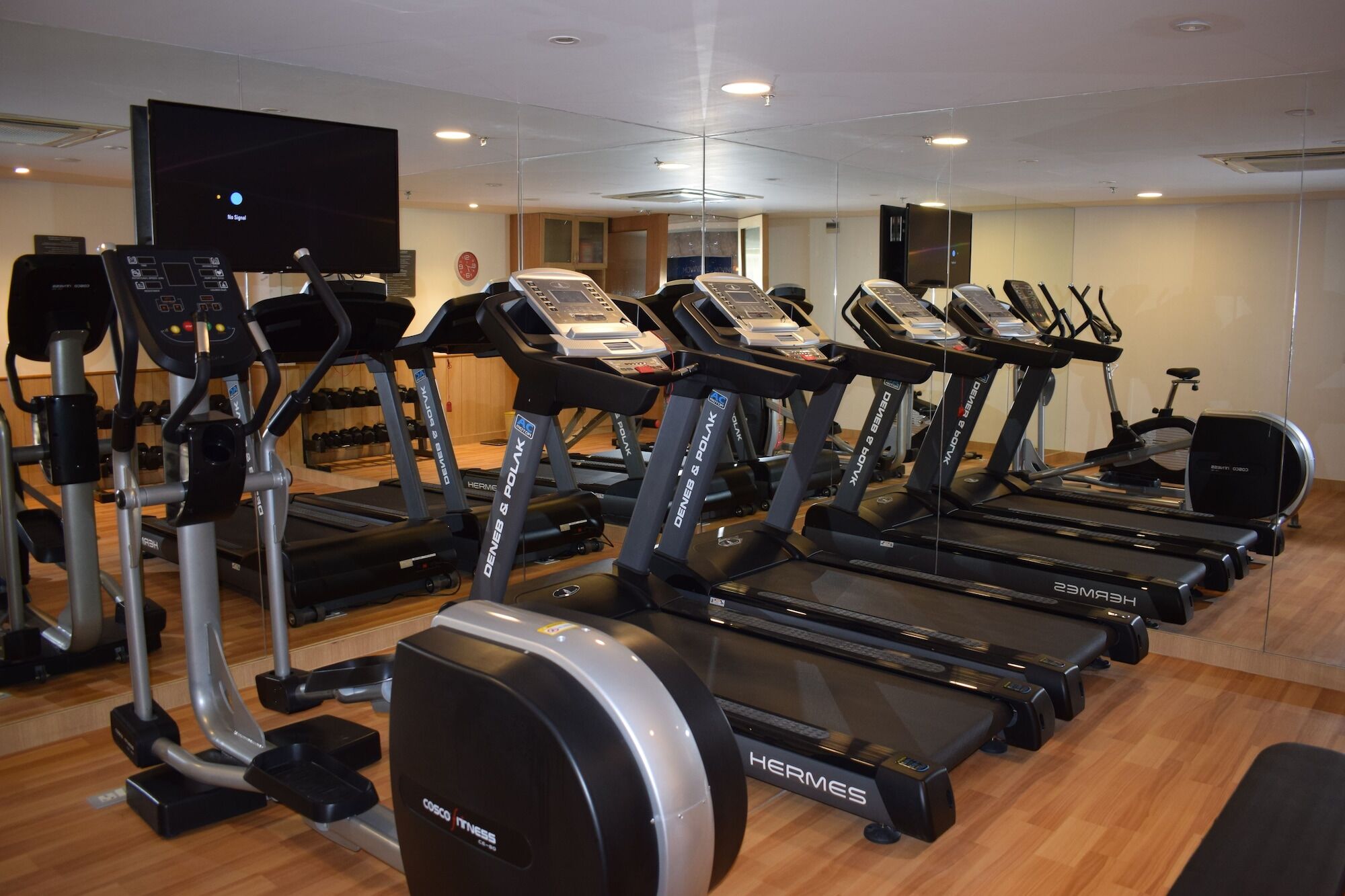 Holiday Inn Express Ahmedabad Prahlad Nagar By Ihg Esterno foto